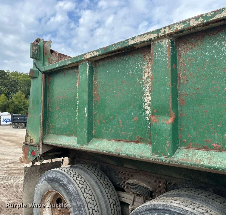 image for item DT6363 2003 Freightliner Business Class M2 dump truck