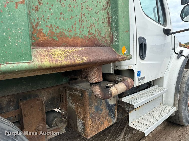 image for item DT6363 2003 Freightliner Business Class M2 dump truck