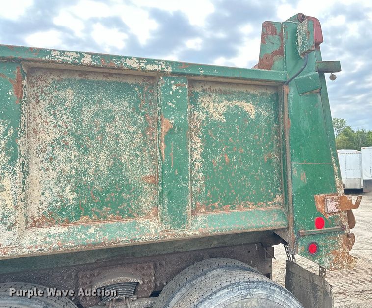 image for item DT6363 2003 Freightliner Business Class M2 dump truck