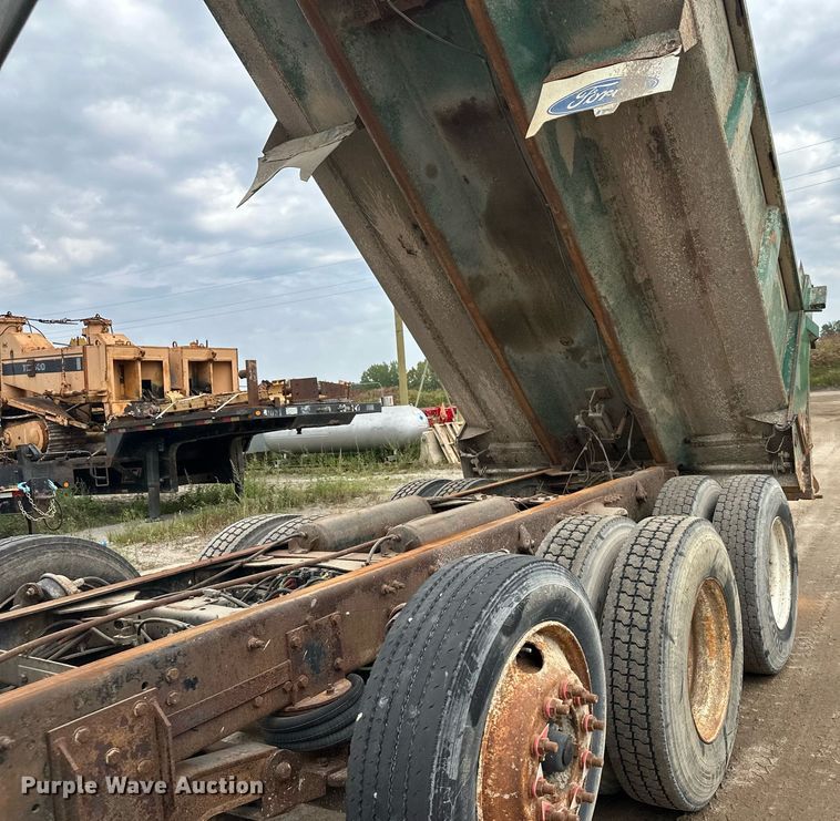 image for item DT6363 2003 Freightliner Business Class M2 dump truck