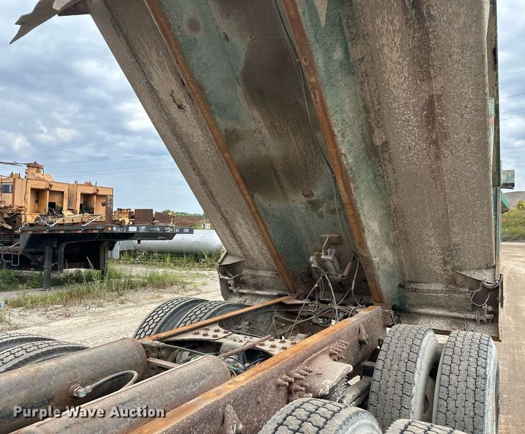 image for item DT6363 2003 Freightliner Business Class M2 dump truck
