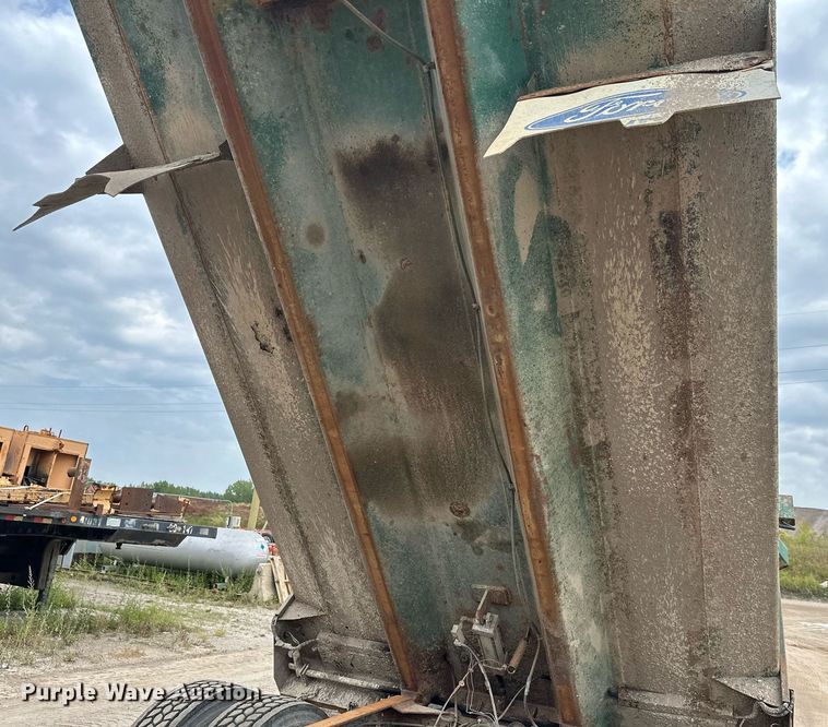 image for item DT6363 2003 Freightliner Business Class M2 dump truck