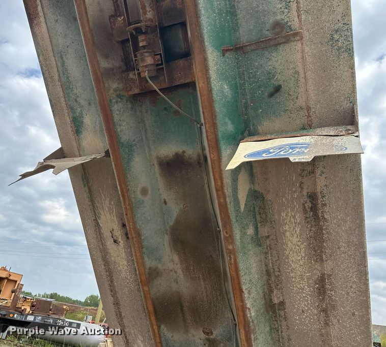 image for item DT6363 2003 Freightliner Business Class M2 dump truck