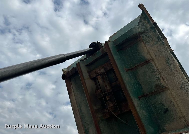 image for item DT6363 2003 Freightliner Business Class M2 dump truck