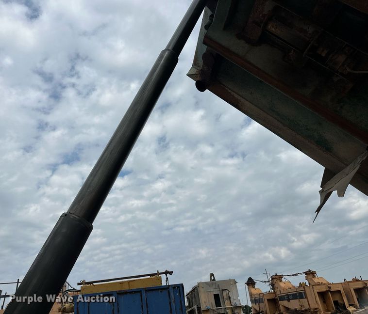 image for item DT6363 2003 Freightliner Business Class M2 dump truck