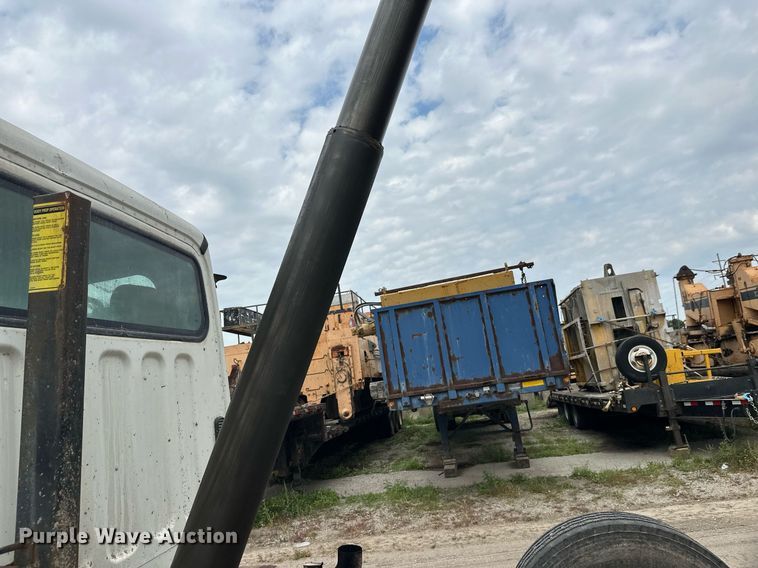 image for item DT6363 2003 Freightliner Business Class M2 dump truck