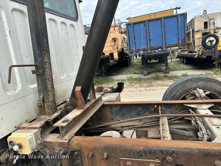 image for item DT6363 2003 Freightliner Business Class M2 dump truck