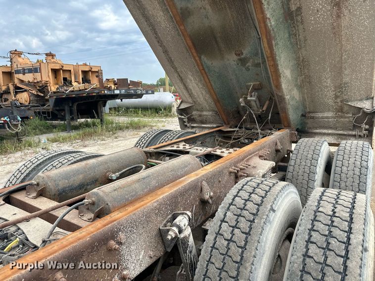 image for item DT6363 2003 Freightliner Business Class M2 dump truck