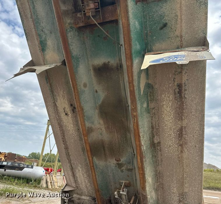 image for item DT6363 2003 Freightliner Business Class M2 dump truck