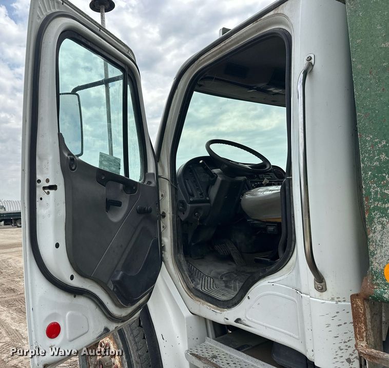 image for item DT6363 2003 Freightliner Business Class M2 dump truck