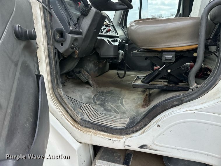 image for item DT6363 2003 Freightliner Business Class M2 dump truck