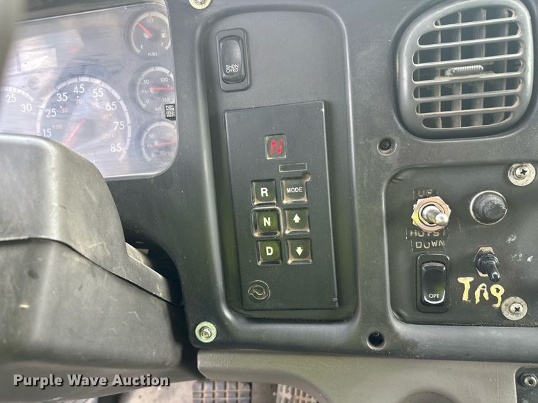 image for item DT6363 2003 Freightliner Business Class M2 dump truck