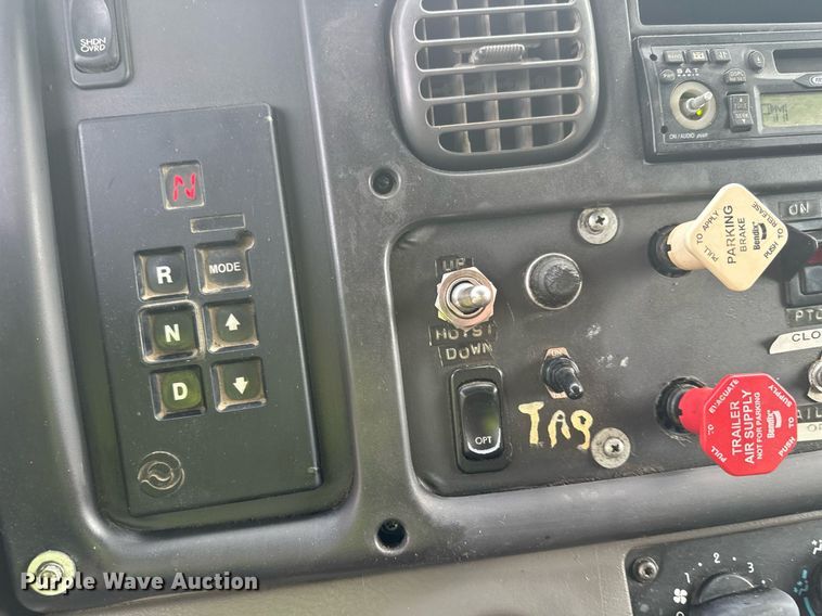 image for item DT6363 2003 Freightliner Business Class M2 dump truck