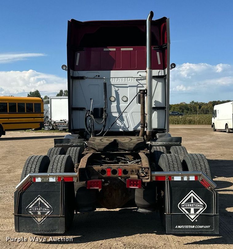 image for item DT6368 2014 International Prostar+ 122 semi truck