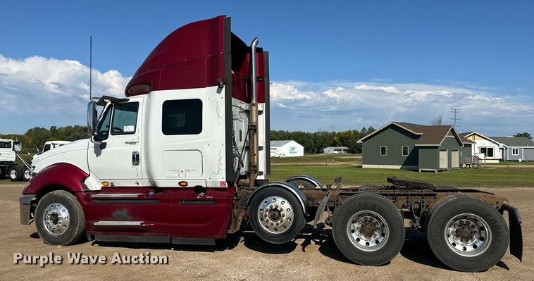 image for item DT6368 2014 International Prostar+ 122 semi truck