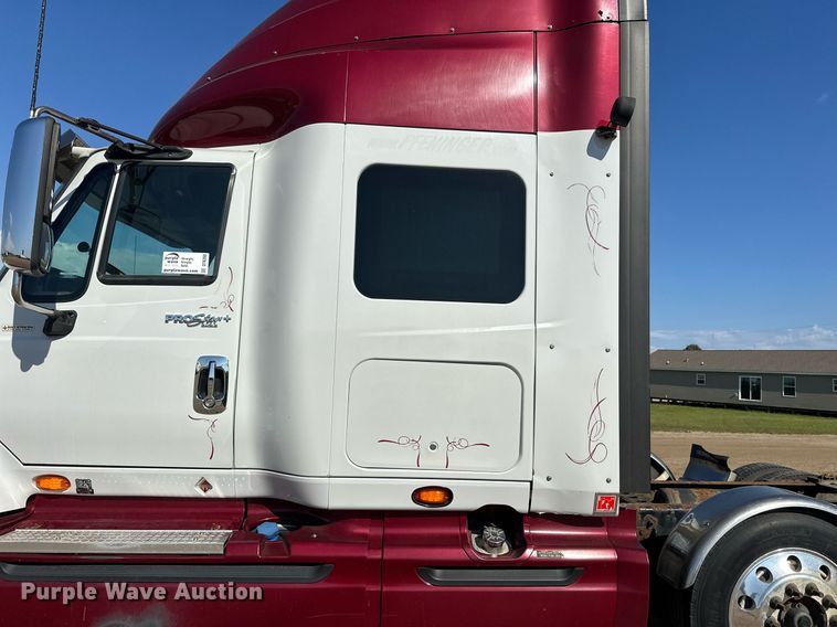 image for item DT6368 2014 International Prostar+ 122 semi truck