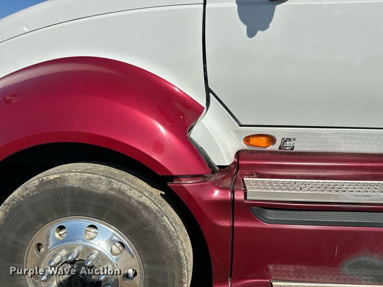 image for item DT6368 2014 International Prostar+ 122 semi truck