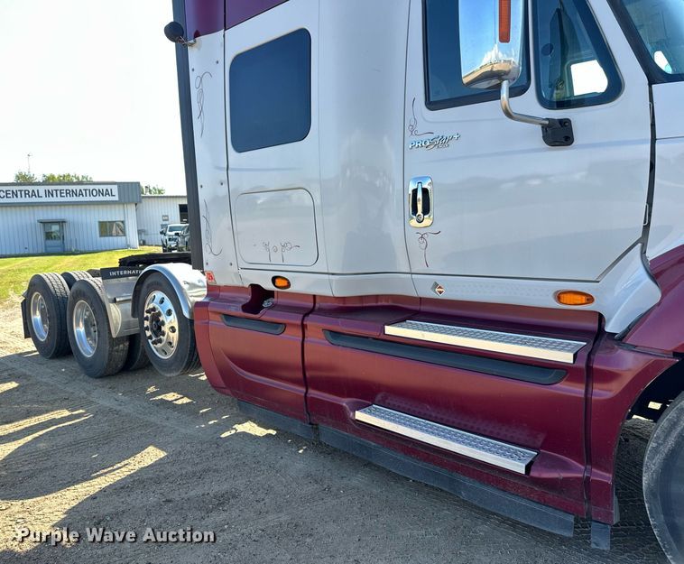 image for item DT6368 2014 International Prostar+ 122 semi truck