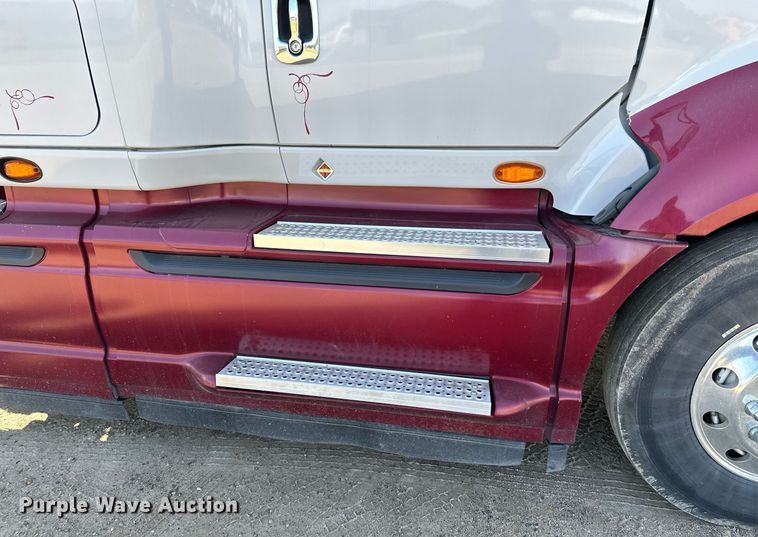 image for item DT6368 2014 International Prostar+ 122 semi truck