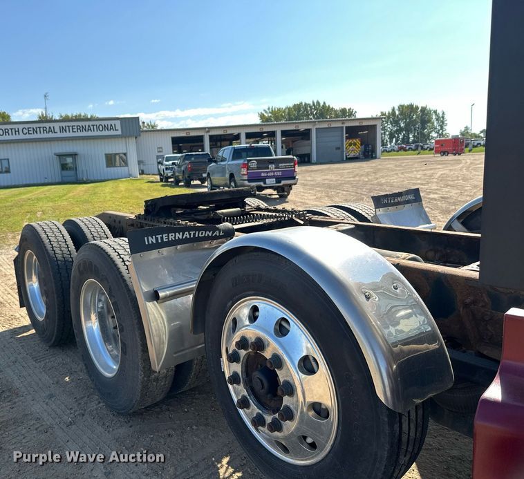 image for item DT6368 2014 International Prostar+ 122 semi truck