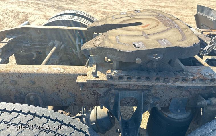 image for item DT6368 2014 International Prostar+ 122 semi truck