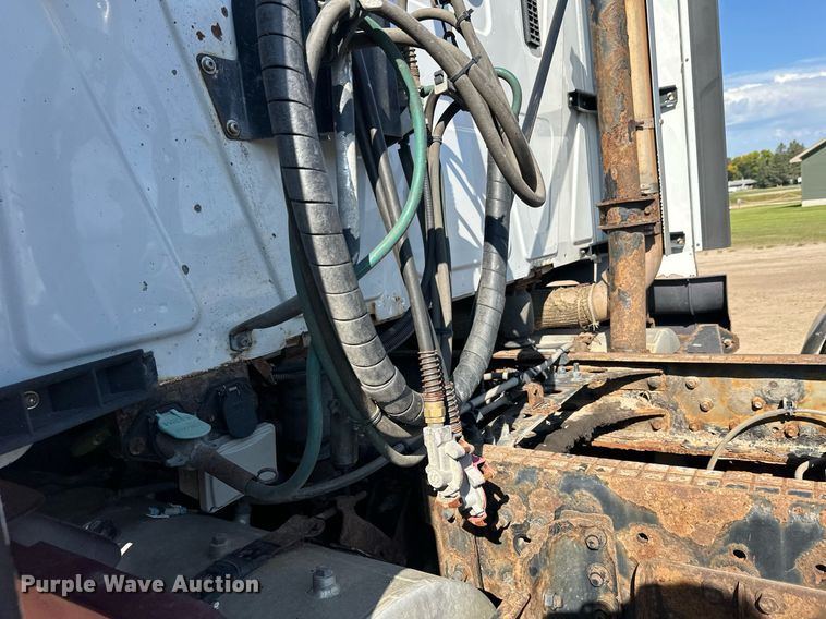 image for item DT6368 2014 International Prostar+ 122 semi truck