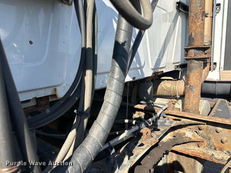 image for item DT6368 2014 International Prostar+ 122 semi truck