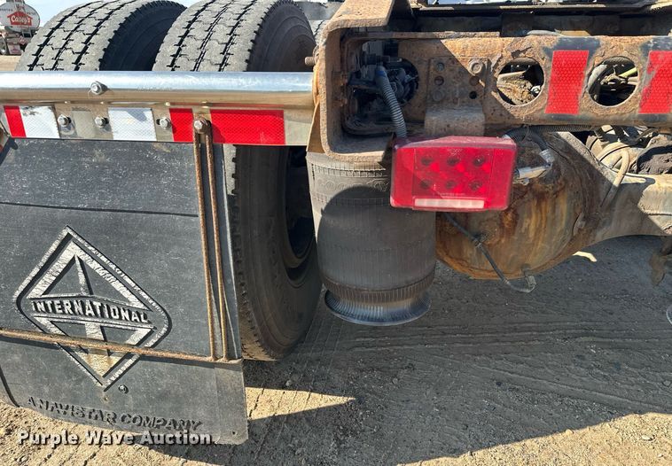 image for item DT6368 2014 International Prostar+ 122 semi truck