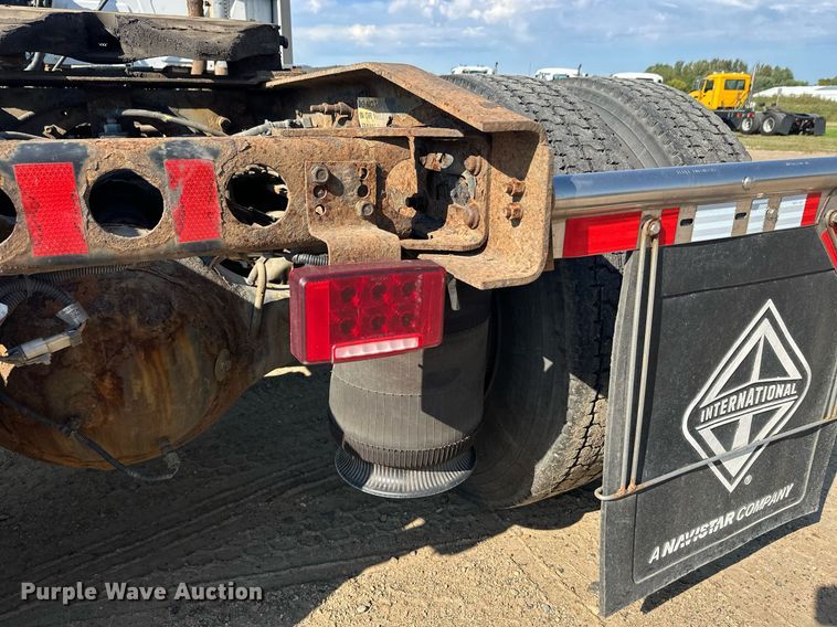 image for item DT6368 2014 International Prostar+ 122 semi truck