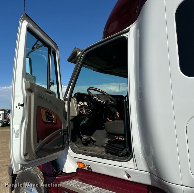 image for item DT6368 2014 International Prostar+ 122 semi truck