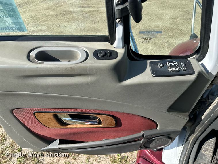 image for item DT6368 2014 International Prostar+ 122 semi truck