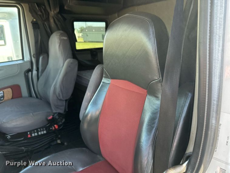 image for item DT6368 2014 International Prostar+ 122 semi truck