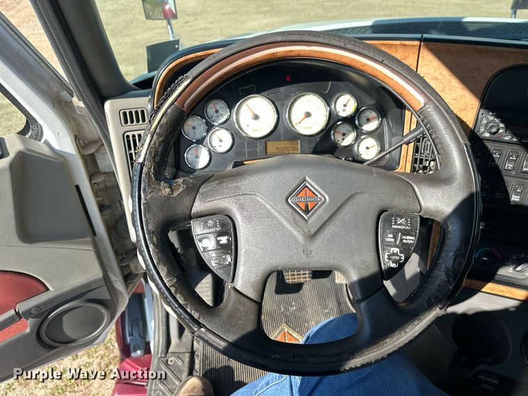 image for item DT6368 2014 International Prostar+ 122 semi truck