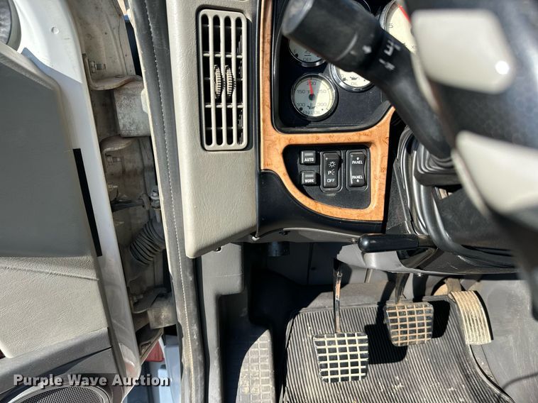 image for item DT6368 2014 International Prostar+ 122 semi truck