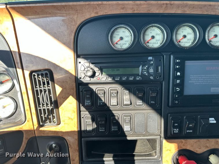 image for item DT6368 2014 International Prostar+ 122 semi truck