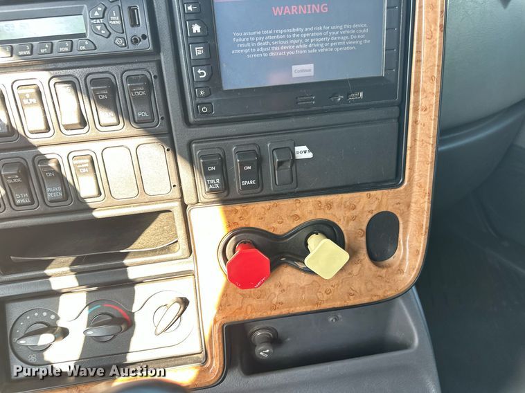 image for item DT6368 2014 International Prostar+ 122 semi truck