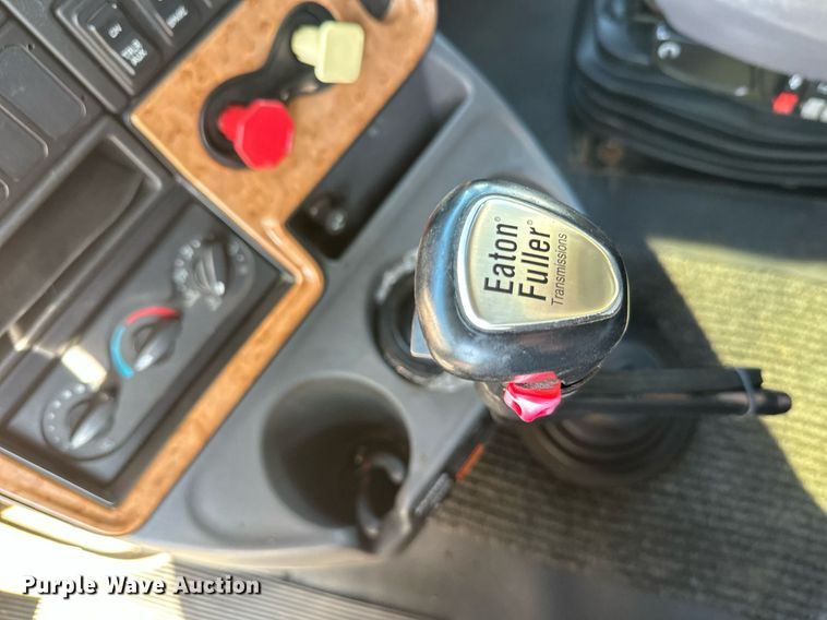 image for item DT6368 2014 International Prostar+ 122 semi truck