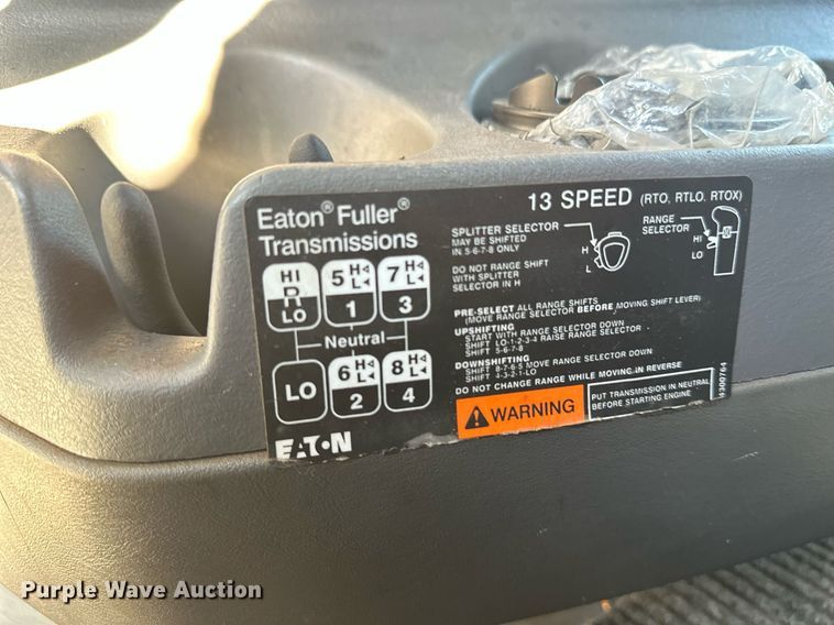 image for item DT6368 2014 International Prostar+ 122 semi truck