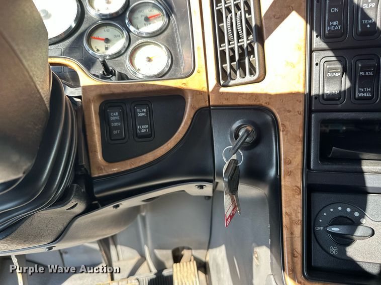 image for item DT6368 2014 International Prostar+ 122 semi truck