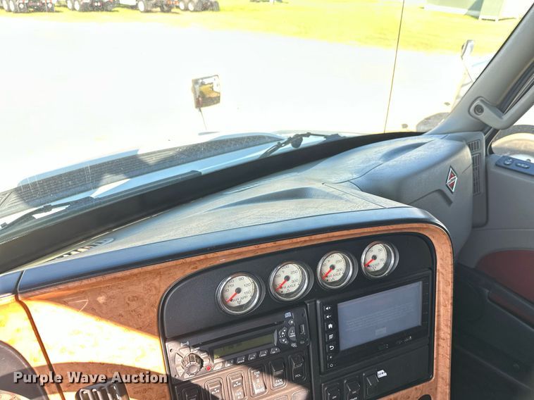 image for item DT6368 2014 International Prostar+ 122 semi truck