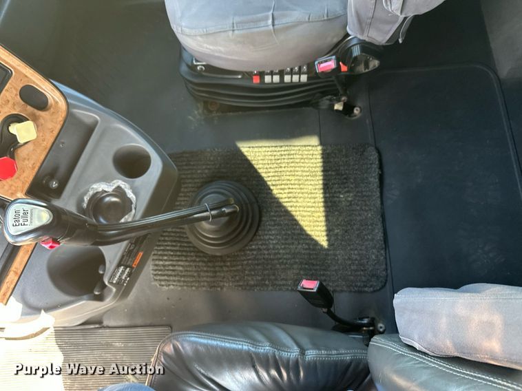 image for item DT6368 2014 International Prostar+ 122 semi truck