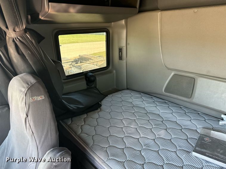 image for item DT6368 2014 International Prostar+ 122 semi truck