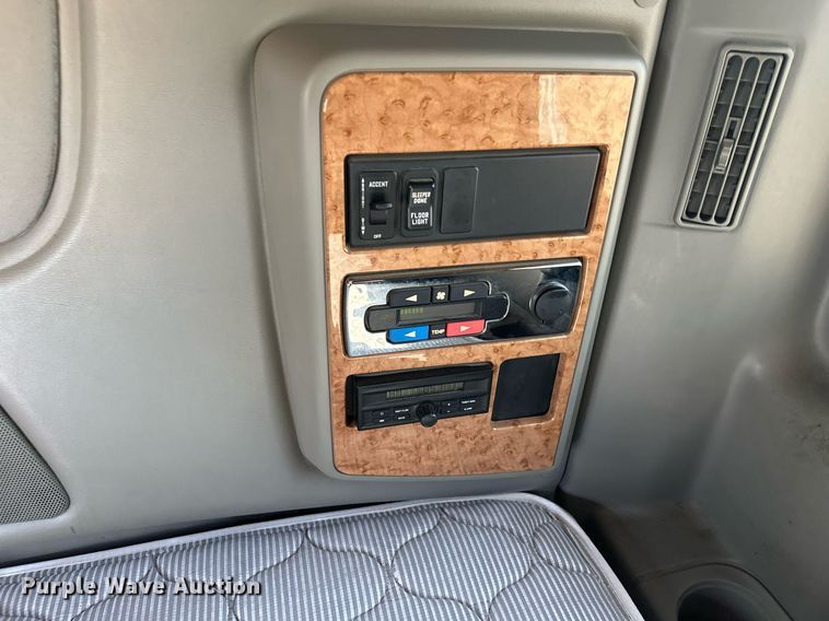 image for item DT6368 2014 International Prostar+ 122 semi truck