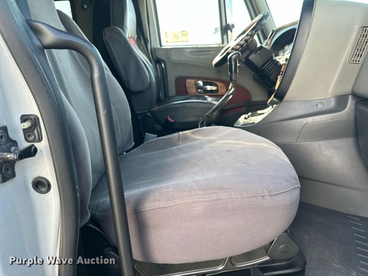 image for item DT6368 2014 International Prostar+ 122 semi truck