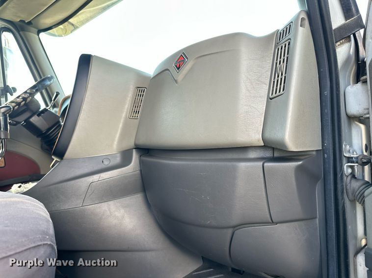 image for item DT6368 2014 International Prostar+ 122 semi truck