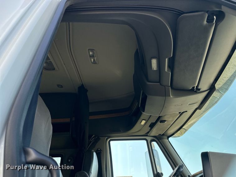 image for item DT6368 2014 International Prostar+ 122 semi truck