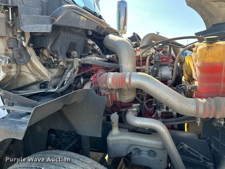 image for item DT6368 2014 International Prostar+ 122 semi truck