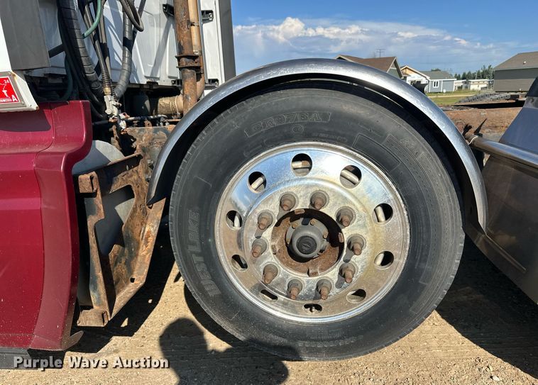 image for item DT6368 2014 International Prostar+ 122 semi truck