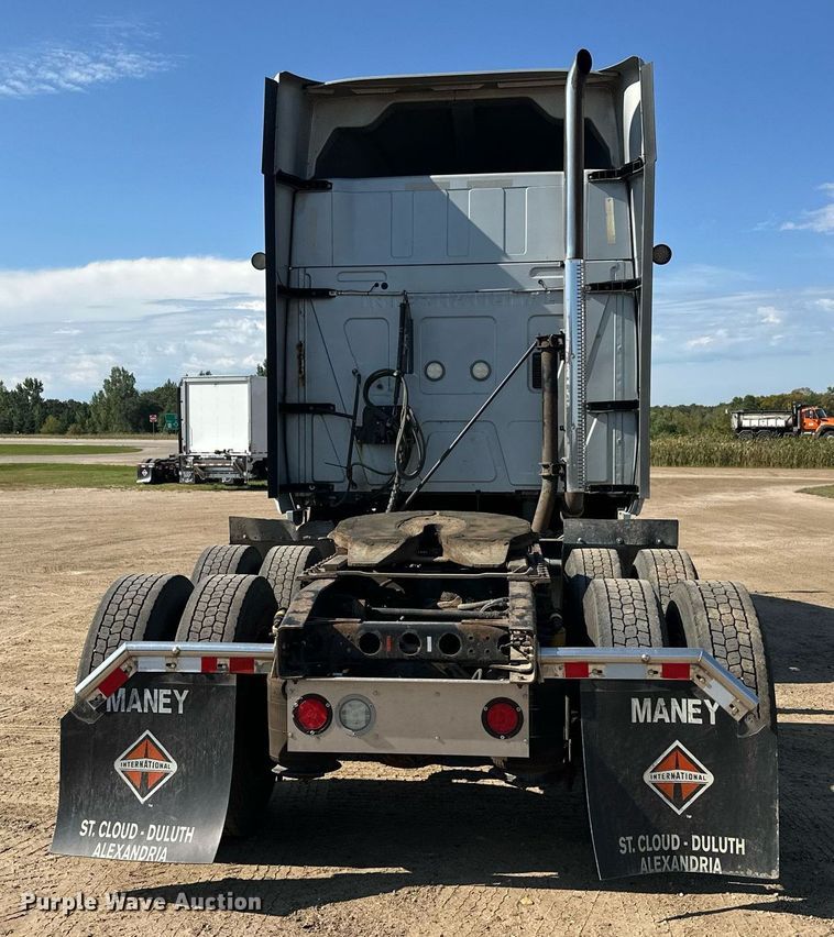 image for item DT6369 2015 International Prostar+ 122 semi truck