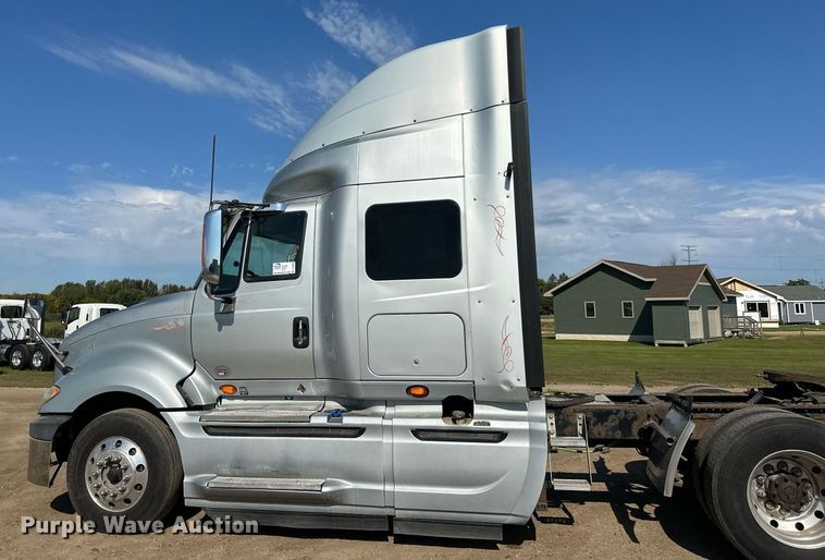 image for item DT6369 2015 International Prostar+ 122 semi truck